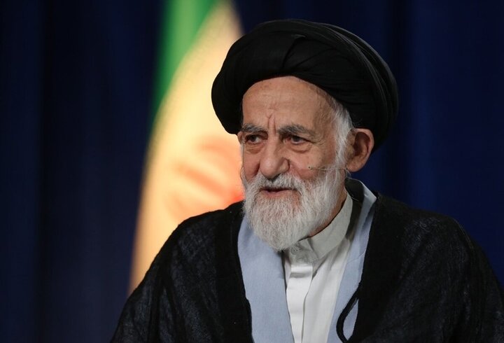 آیت‌الله شبیری زنجانی: خودحق‌پنداری و تندروی به جامعه آسیب می‌زند