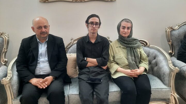 رتبه تک‌رقمی کنکور با ۸ تا ۱۰ ساعت درس خواندن و حمایت خانواده