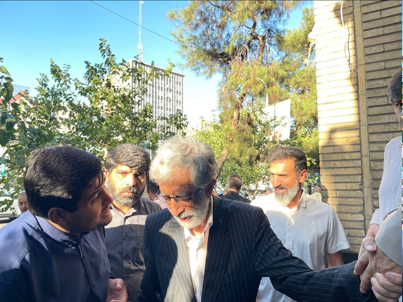 برگزاری مراسم ختم خواهر وزیر امور خارجه در مسجد نور