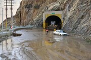 رهاسازی ۱۰ خودرو گرفتار شده در سیلاب جاده چالوس