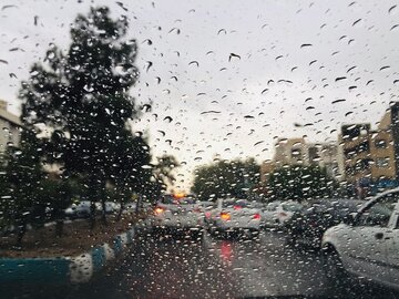 بارش پراکنده و وزش باد نسبتاً شدید در همدان