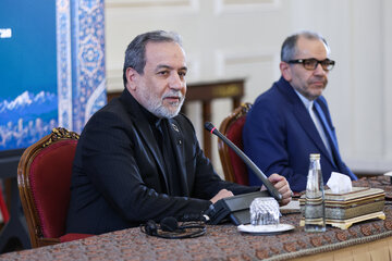 نشست سید عباس عراقچی، وزیر امورخارجه با سفرا و نمایندگی‌های خارجی مقیم تهران
