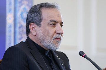 نشست سید عباس عراقچی، وزیر امورخارجه با سفرا و نمایندگی‌های خارجی مقیم تهران