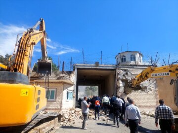 پایان عملیات تخریب زندان رجایی‌شهر با حضور خبرنگاران