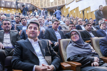 ستار هاشمی، وزیر ارتباطات و فنآوری اطلاعات  و فاطمه مهاجرانی، سخنگوی دولت در مراسم افتتاحیه هفته جهانی فضا