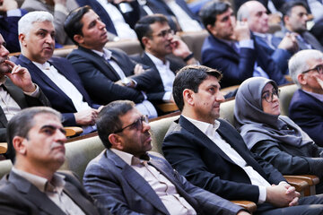 ستار هاشمی، وزیر ارتباطات و فنآوری اطلاعات  و فاطمه مهاجرانی، سخنگوی دولت در مراسم افتتاحیه هفته جهانی فضا