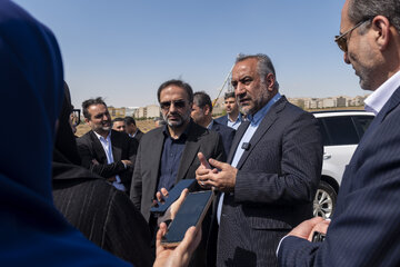 حضور حیدر آسیابی، رئیس سازمان زندان‌های کشور و حسین فاضلی هریکندی، رئیس کل دادگستری استان البرز در تخریب زندان رجایی شهر