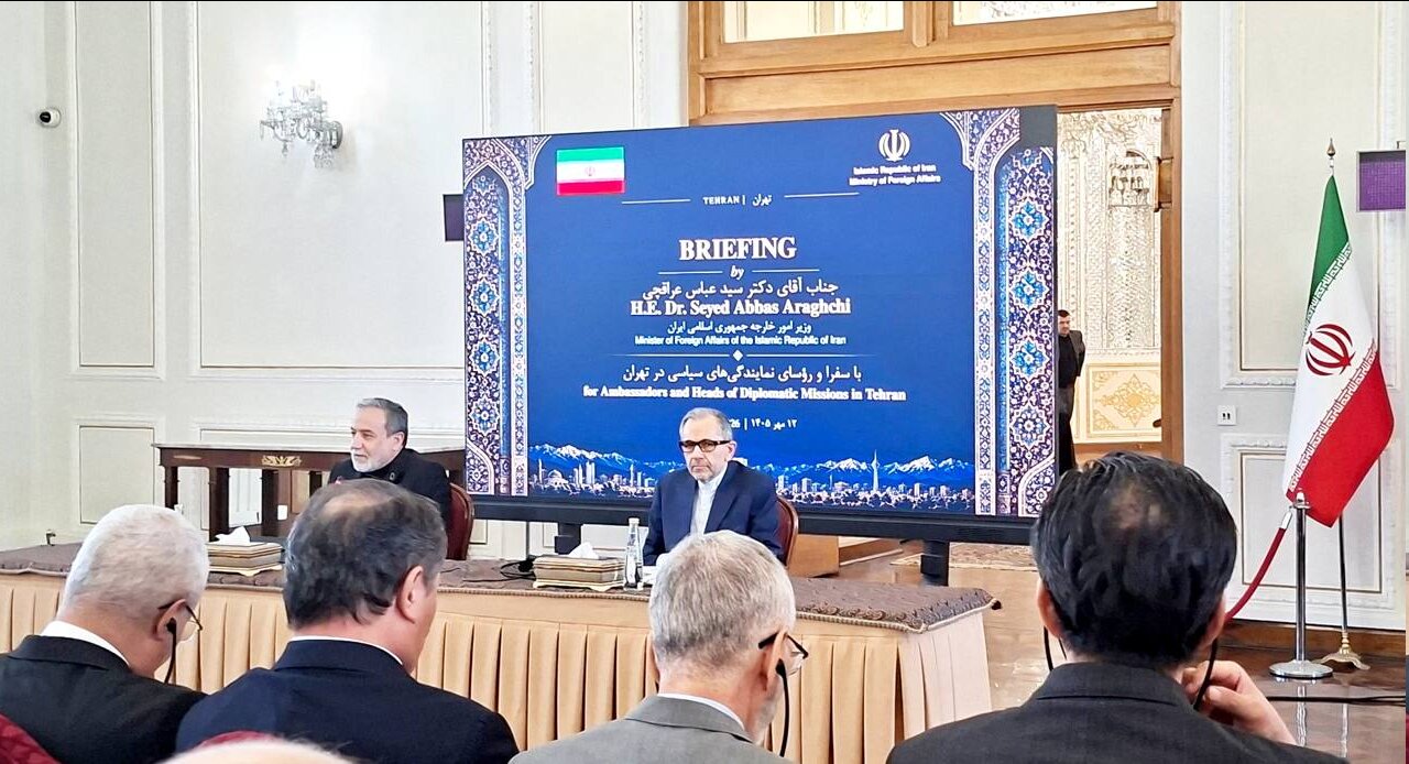 گفتوگوی وزیر خارجه ایران با سفرای مقیم تهران