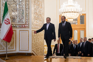 دیدار آرارات میرزویان، وزیر امور خارجه ارمنستان با سید عباس عراقچی، وزیر امور خارجه ایران
