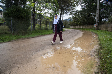 مسیر دسترسی دبستان «شهید سلیمانی» روستای ازنی