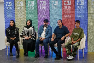 نشست خبری فیلم دو تفنگدار با حضور عوامل فیلم در سالن نشست های علمی