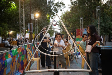 در حاشیه دومین روز سی‌وهشتمین جشنواره بین‌المللی فیلم‌های کودکان و نوجوانان در گذر فرهنگی چهارباغ اصفهان