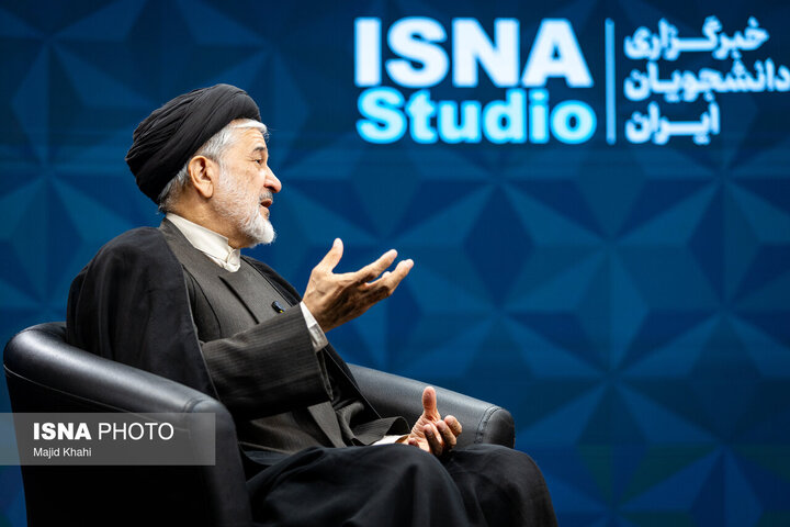 گفت وگو درمان همه دردهای جامعه است/ حصارها با فناورهای نو درهم شکسته می شود