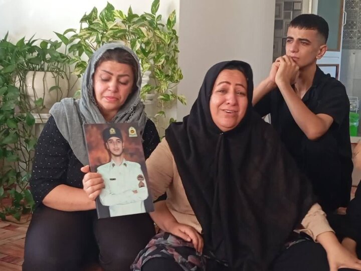 پدر و مادر شهید نظام دست‌گشاده: فرزندمان برای دفاع از وطن و امنیت مردم به شهادت رسید