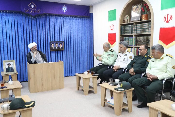 نماینده ولی‌ فقیه در سمنان: معیشت کارکنان انتظامی جدی گرفته شود