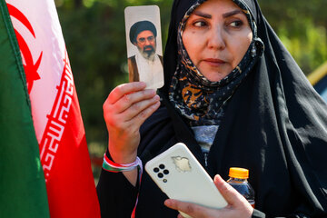 بزرگترین زنجیره انسانی جان‌فدا  - مشهد