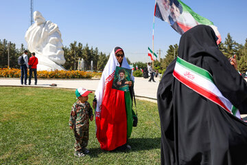 بزرگترین زنجیره انسانی جان‌فدا  - مشهد