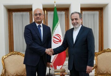 عراقچی رونوشت استوارنامه سفرای جدید پنج کشور را دریافت کرد