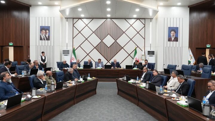 جایگاه گردشگری در شیراز باید مبتنی بر هویت شهر تعریف شود/ باغ پرندگان آغاز به‌کار می‌کند