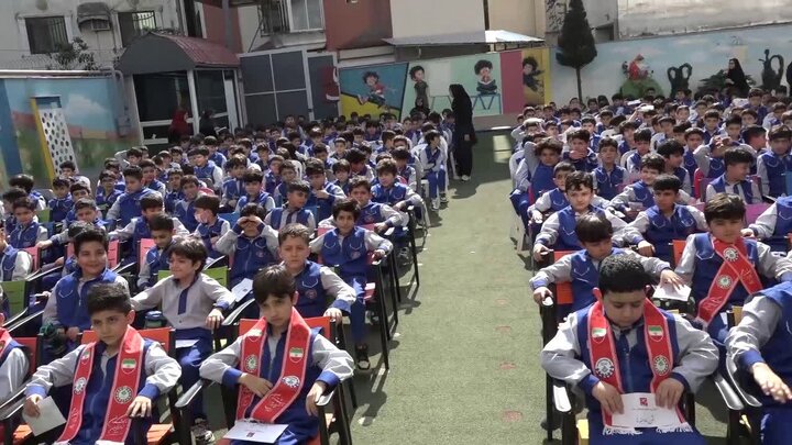 کمک خیرخواهانه نخبه کنکوری آمل در «جشن عاطفهها» به دانش آموزان نیازمند