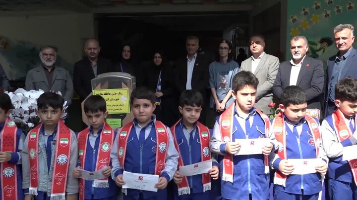 کمک خیرخواهانه نخبه کنکوری آمل در «جشن عاطفه‌ها» به دانش آموزان نیازمند