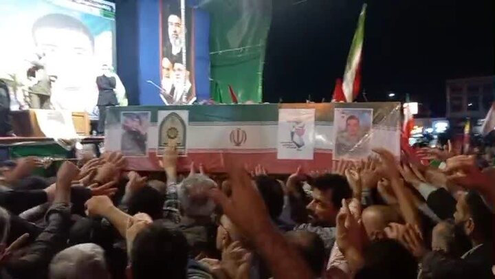 وداع باشکوه آملیها با پیکر شهید فراجا در اجتماع شبانه