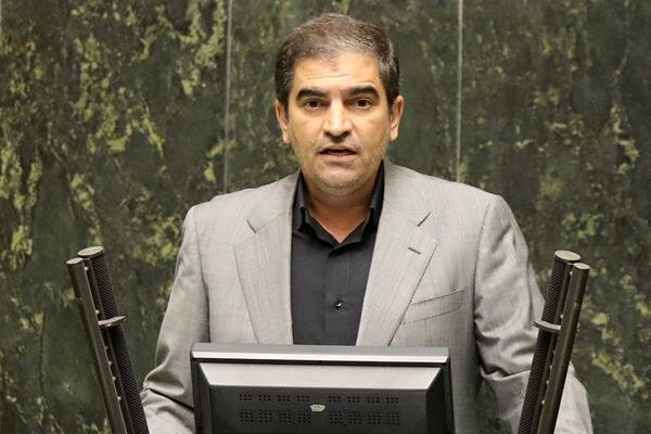 انتقاد مجلس به عرضه ۱۰ هزار دلار؛ پیگیری‌ها سیاست‌های ارزی را تغییر می‌دهد؟