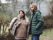 رعنا آزادی‌ور و بابک حمیدیان در یک فیلم