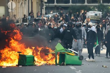 معلمان هم به اعتراضات دانش‌آموزان در فرانسه پیوستند