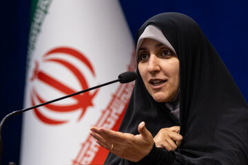 سخنرانی زهرا بهروز‌آذر، معاون امور زنان و خانواده رئیس‌جمهور در نشست مدیران جوان ستادی دولت چهاردهم با معاون اول رئیس‌جمهور