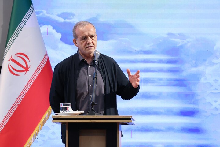 پزشکیان: به جای پرونده‌سازی و طرد دیگران از دایره اجتماعی باید تکیه‌گاه باشیم