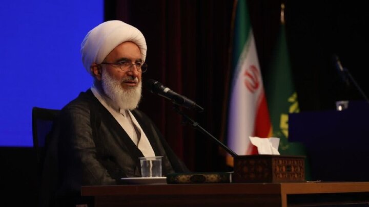 حاج علی‌اکبری: مراقبت از جایگاه امام جمعه ضروری است
