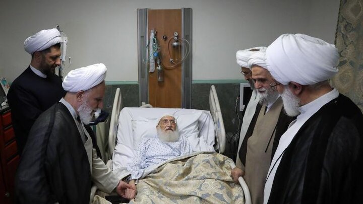 عیادت نمایندگان رهبر معظم انقلاب از آیت‌الله نوری همدانی
