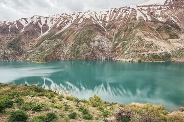 نمایی از «دریاچه گهر»، نگین اشترانکوه واقع در ارتفاعات اشترانکوه درود لرستان - اردیبهشت 1405