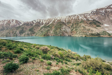 نمایی از «دریاچه گهر»، نگین اشترانکوه واقع در ارتفاعات اشترانکوه درود لرستان - اردیبهشت 1405