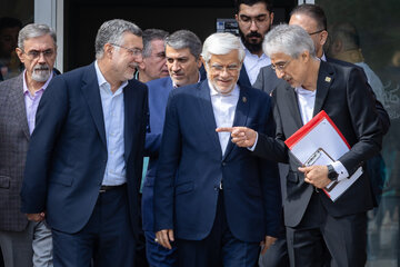 محمدرضا عارف معاون اول رئیس جمهور و محمد رضا ظفرقندی، وزیر بهداشت در مراسم افتتاح اولین مرکز تشخیص و درمان سرطان کودکان