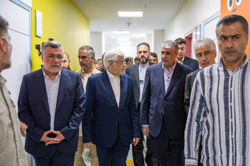 محمد اسلامی، رئیس سازمان انرژی اتمی، محمدرضا عارف معاون اول رئیس جمهور و محمد رضا ظفرقندی، وزیر بهداشت در مراسم افتتاح اولین مرکز تشخیص و درمان سرطان کودکان