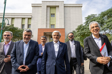 محمدرضا عارف معاون اول رئیس جمهور و محمد رضا ظفرقندی، وزیر بهداشت در مراسم افتتاح اولین مرکز تشخیص و درمان سرطان کودکان