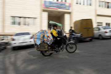 رهسپاری پستچی ها به محل توزیع