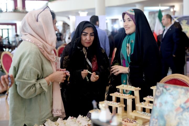 زنان روستایی همدان؛ از تولید در روستا تا جست‌وجوی بازارهای بزرگ‌تر