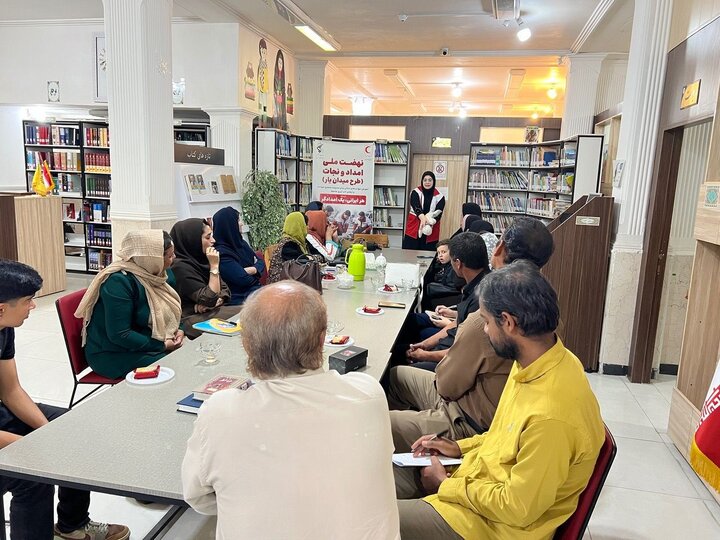 کمک خیران چابهار به نیازمندان؛ از اهدای تانکر آب تا توزیع بستههای آموزشی