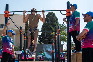weighted pull-up یا استریت لیفتینگ که وزنه را با یک کمربند به بدن وصل می کنند و تنها باید یک بارفیکس صحیح انجام بدهند .