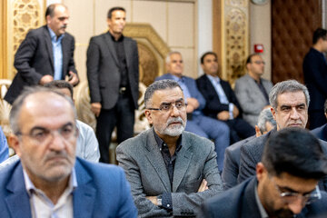 حجت‌الله ایّوبی در مراسم یادبود مادر رییس سازمان برنامه و بودجه