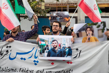 تجمع اعتراضی مقابل سفارت فرانسه در تهران