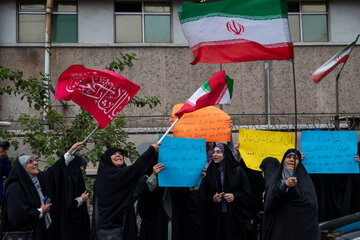 تجمع اعتراضی مقابل سفارت فرانسه در تهران
