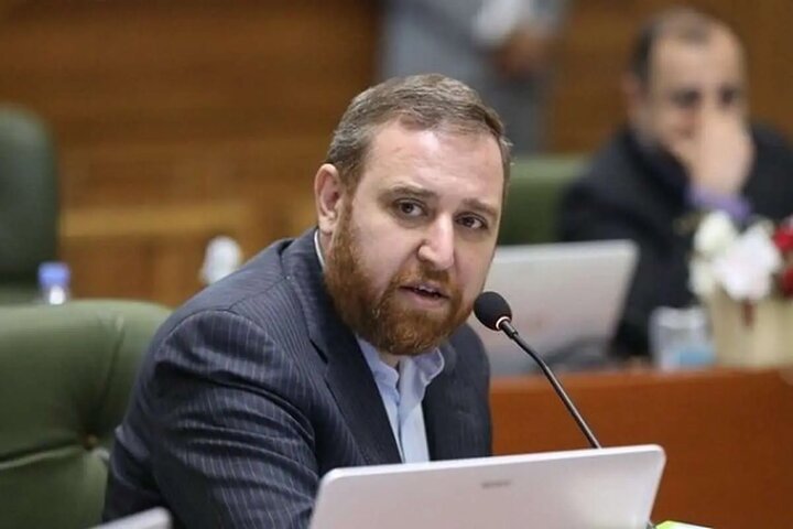 زاکانی علاقه‌مند است که «احمدی‌نژاد ثانی» لقب بگیرد/شهرداری نباید سکوی ریاست جمهوری شود