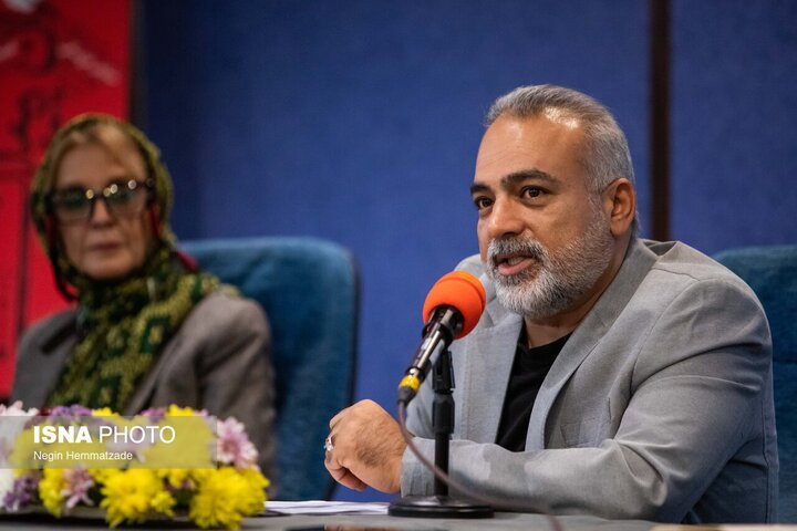 سال‌هاست این زخم را داریم / در شرایط جنگی عروسک‌ها می آیند