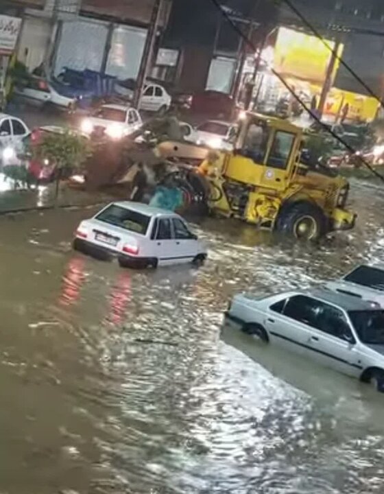 آبگرفتگی منازل و مغازه‌ها در سوادکوه شمالی؛ شکستگی پل و انسداد موقت مسیر تردد