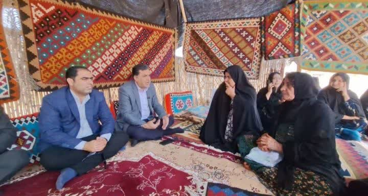 همایش دستبافتهای دهستان سادات محمودی در روستای میمند شهرستان دنا برگزار شد