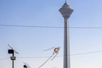 پرواز بادبادک ها به یاد کودکان میناب